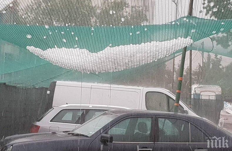 УДАР ПО ДЖОБА: Застраховката Автокаско поскъпва заради градушките