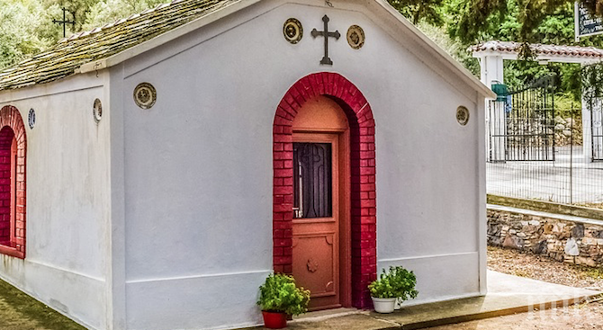 Откриха параклис в двора на болница Света София