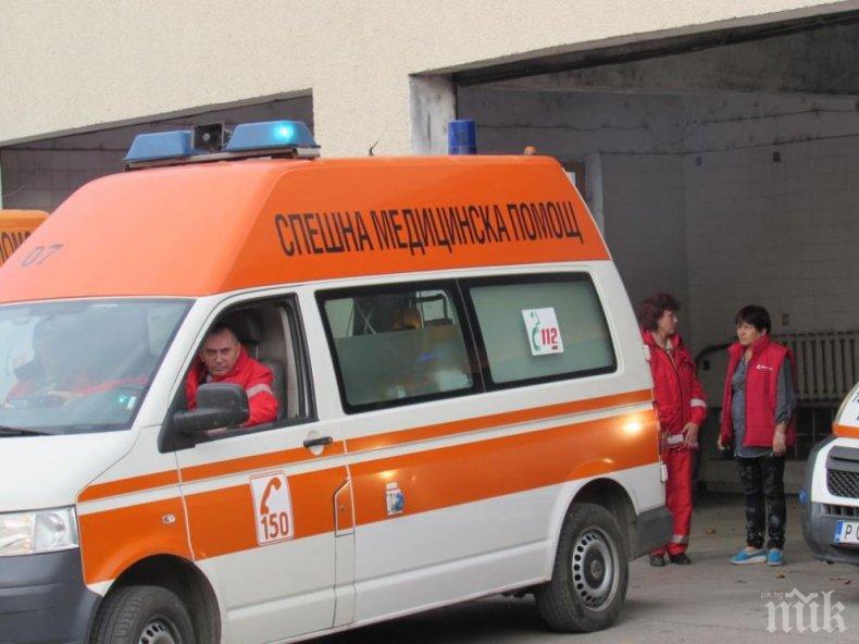 Верижно меле край Атия, двама са ранени