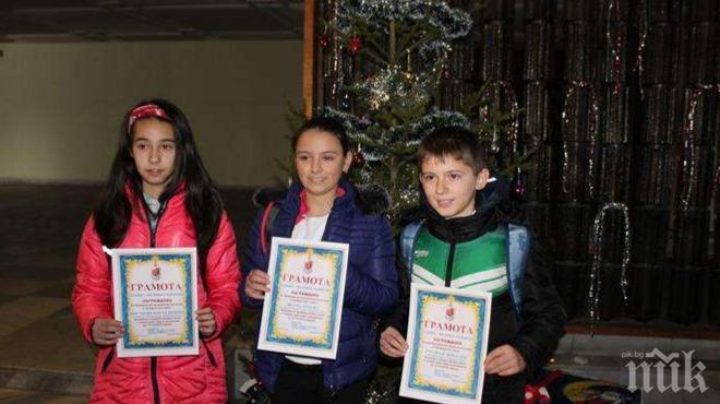 Деца от Велико Търново намериха чанта с документи и 1000 лева, занесоха я в полицията