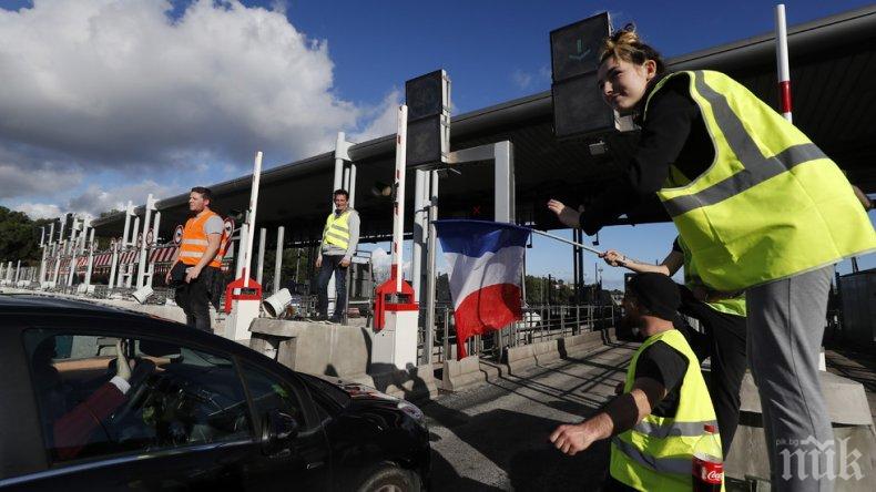 Хаос по френските магистрали заради протестите на жълтите жилетки
