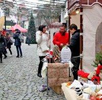 В Капана посрещат Коледа с греяно вино и подаръци 