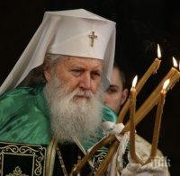 Патриарх Неофит със сутрешна литургия за Коледа