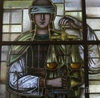 Касиерка отива на съд, щипнала си 32 бона