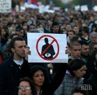 Над 5 000 души се включиха в шествие в Белград срещу управлението на президента Вучич