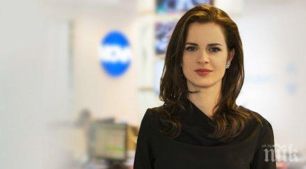 щастие красива водеща нова роди момиченце навръх бъдни вечер