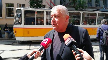 издателят пик черпи навръх коледа