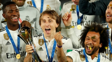 сензация кавалерът златната топка модрич близо изхода бернабеу