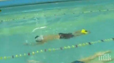 благородно спортист русе плува часа вързани крака помогне болни деца