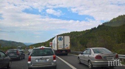 прошка трима наглеци изгоряха 1000 кинта шпорили аварийната лента хемус