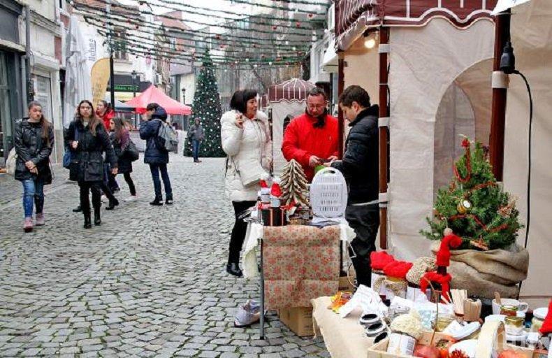В Капана посрещат Коледа с греяно вино и подаръци 