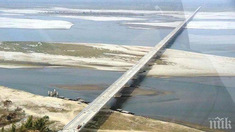 В Индия откриха най-дългия комбиниран железопътен и автомобилен мост