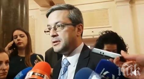 Тома Биков: Президентът Радев наруши радиомълчанието