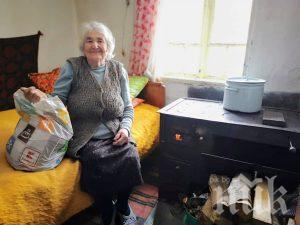 Трънската Коледа разплака самотни старци в селата край границата