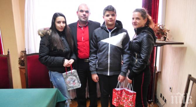 Полицаи от Монтана дариха средства на деца на починали свои колеги