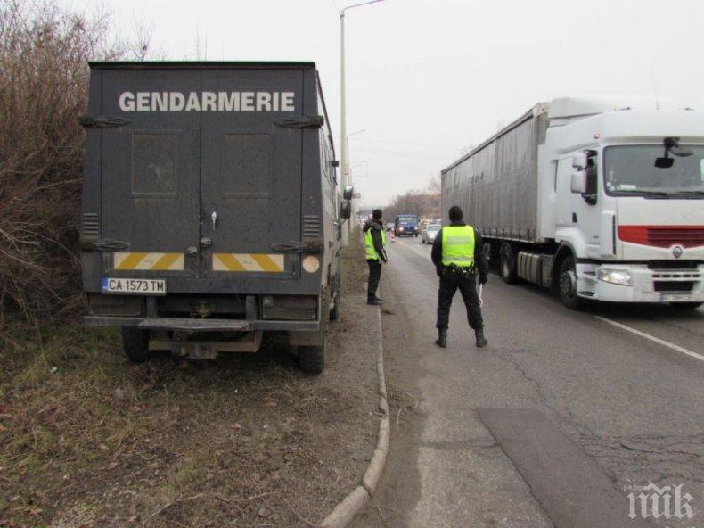 Утре спират тежкотоварните автомобили по магистралите и най-натоварените пътища