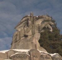 Родолюбци спасиха паметника на Бенковски в Копривщица (СНИМКИ)