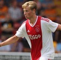 Франки де Йонг подписва с Барселона