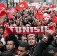 Арести в Тунис след протести заради бедността