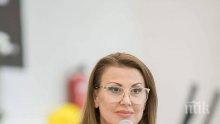 Илиана Раева се пусна с дъщерите си от леглото (СНИМКА)