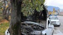 Пиян шофьор се заби в метален стълб