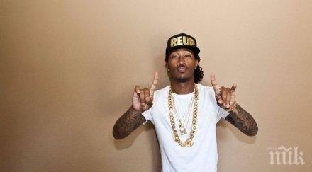 отличник рапърът фючър похвали пето дете