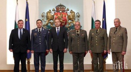 радев връчи пагоните новопроизведени генерали
