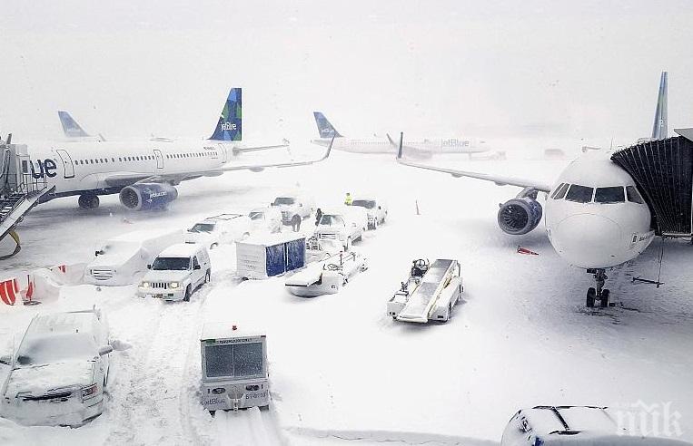 СНЕЖЕН АД: Въздушният трафик в Щатите остава блокиран заради бурите, отмениха 1000 полета 