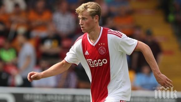 Франки де Йонг подписва с Барселона