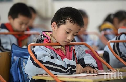 ГРИЖА ЗА ЧОВЕКА: Китай разпореди по-малко домашна работа и повече сън за учениците