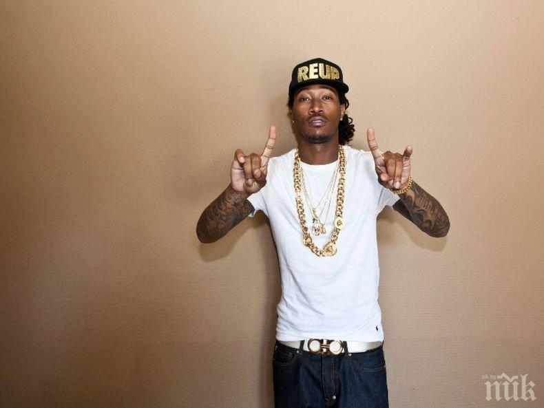 ОТЛИЧНИК: Рапърът Фючър се похвали с пето дете