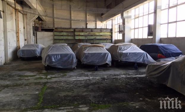 ПАРАДОКС: Кой заряза 11 чисто нови петици БМВ в Благоевград? Колите са открити в склад, никога не са били регистрирани (СНИМКИ)