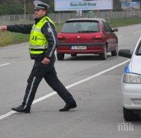 Задържаха джигит без книжка, помлял 5 коли с чуждо возило