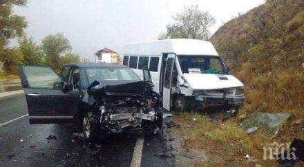 кола микробус разбиха пазарджик ранени