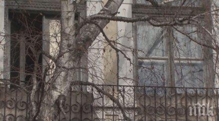 кощунство къщата наш талантлив композитор тъне разруха