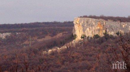 срина скалният венец манастира света троица