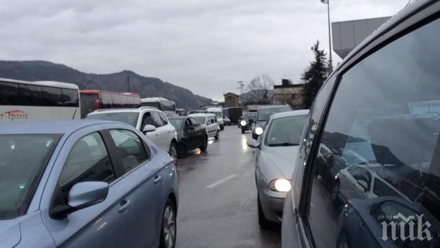 Пътна полиция с важна информация за очаквания натоварен трафик - най-тежко ще е на магистрала Тракия, ето какви са вариантите за обходен маршрут