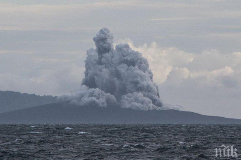 Вулканът Анак Кракатау изригна отново