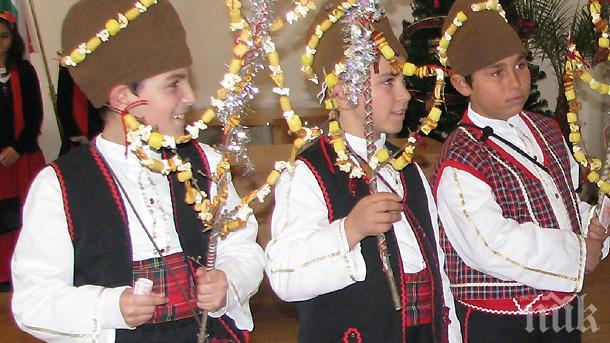 Ето какво се прави на Васильовден. Чакайте сурвакарите и заколете петел