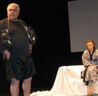 ПЪРВО В ПИК: Сашо Дойнов счупи крак - гипсираха звездата на Театъра на армията в 