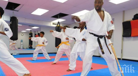 загорял нерез преследва жена училище карате жестоко сбърка изнесоха носилка