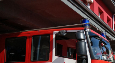 пожарникари гасиха два горящи комина