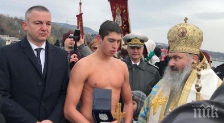 годишнен ученик извади кръста варна дарява наградата благотворителност