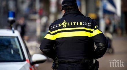 публично мъж запали турското консулство ротердам