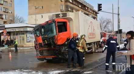 шофьорът камиона бдж мелето видях бариерата влака снимки