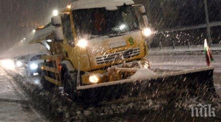 150 снегорина включили обработката смеси заледяване столицата нощ