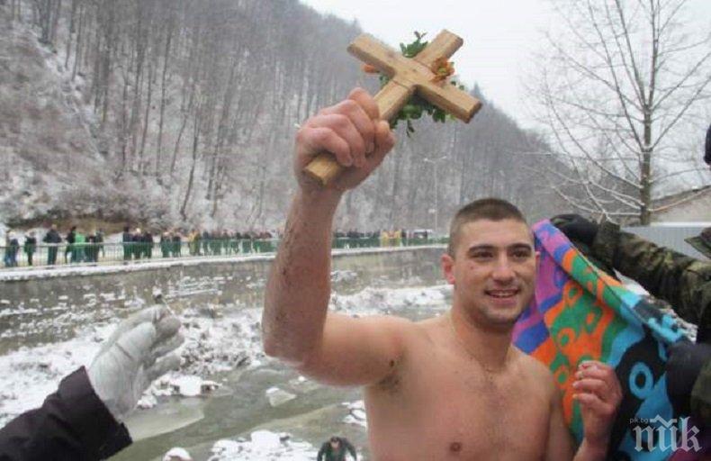 Офицер хвана кръста в Смолян