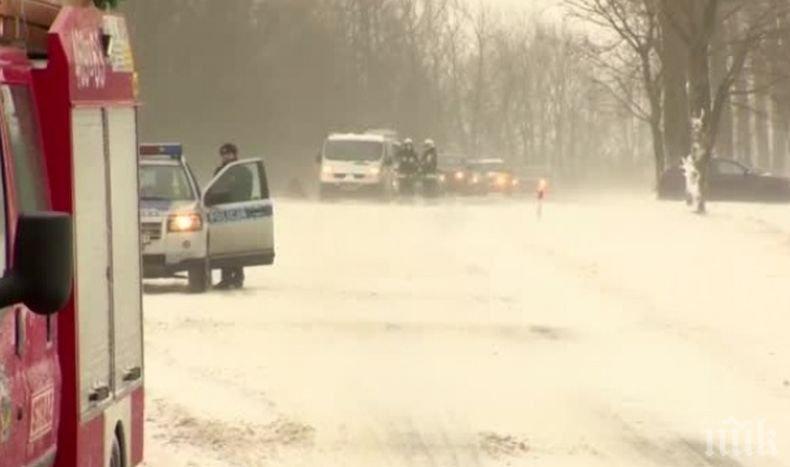 Най-малко девет души са станали жертви на снежните бури и лошото време в Австрия и Южна Германия