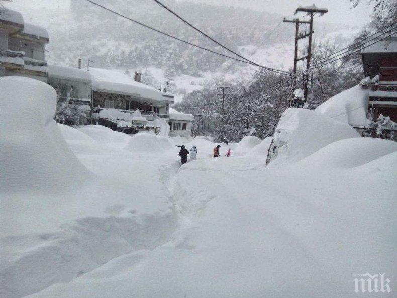 Трагедия: Трима са се удавили в придошлите води на река в Гърция
