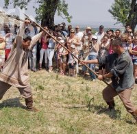 Средновековни битки се разиграват в крепостта край село Мезек